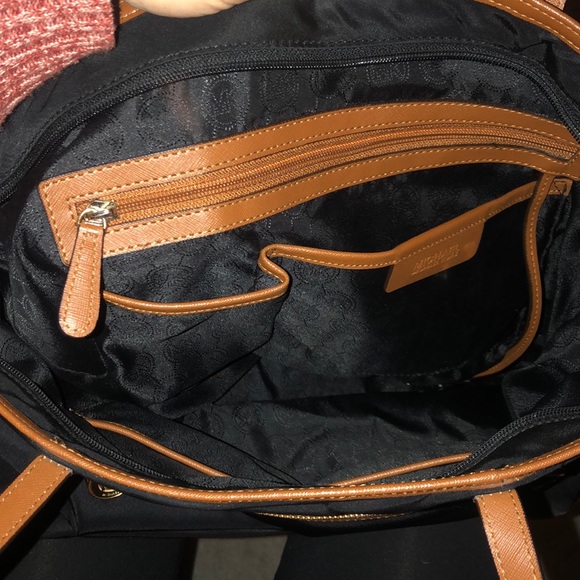 GOOD AS NEW Michael Kors Tote - Picture 7 of 8